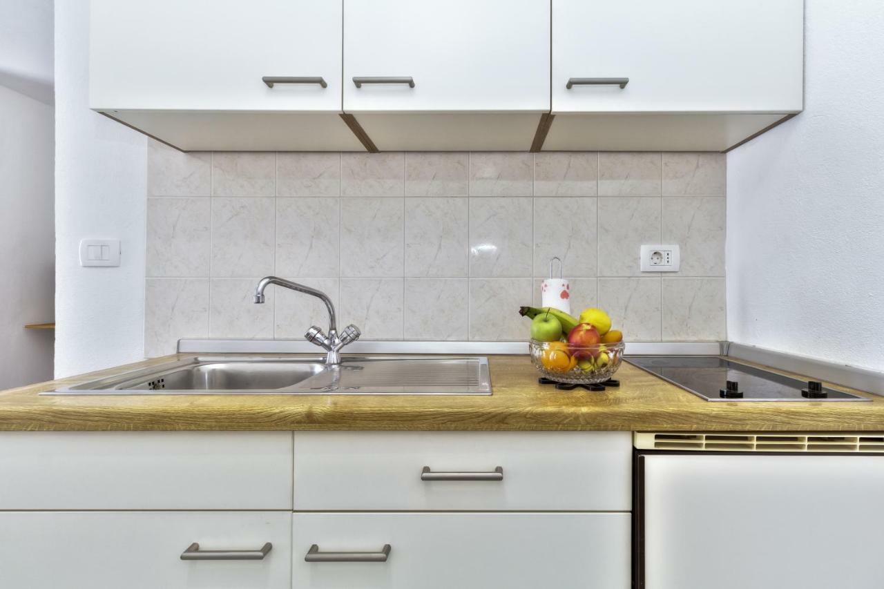 Apartmani Anna 우마그 외부 사진