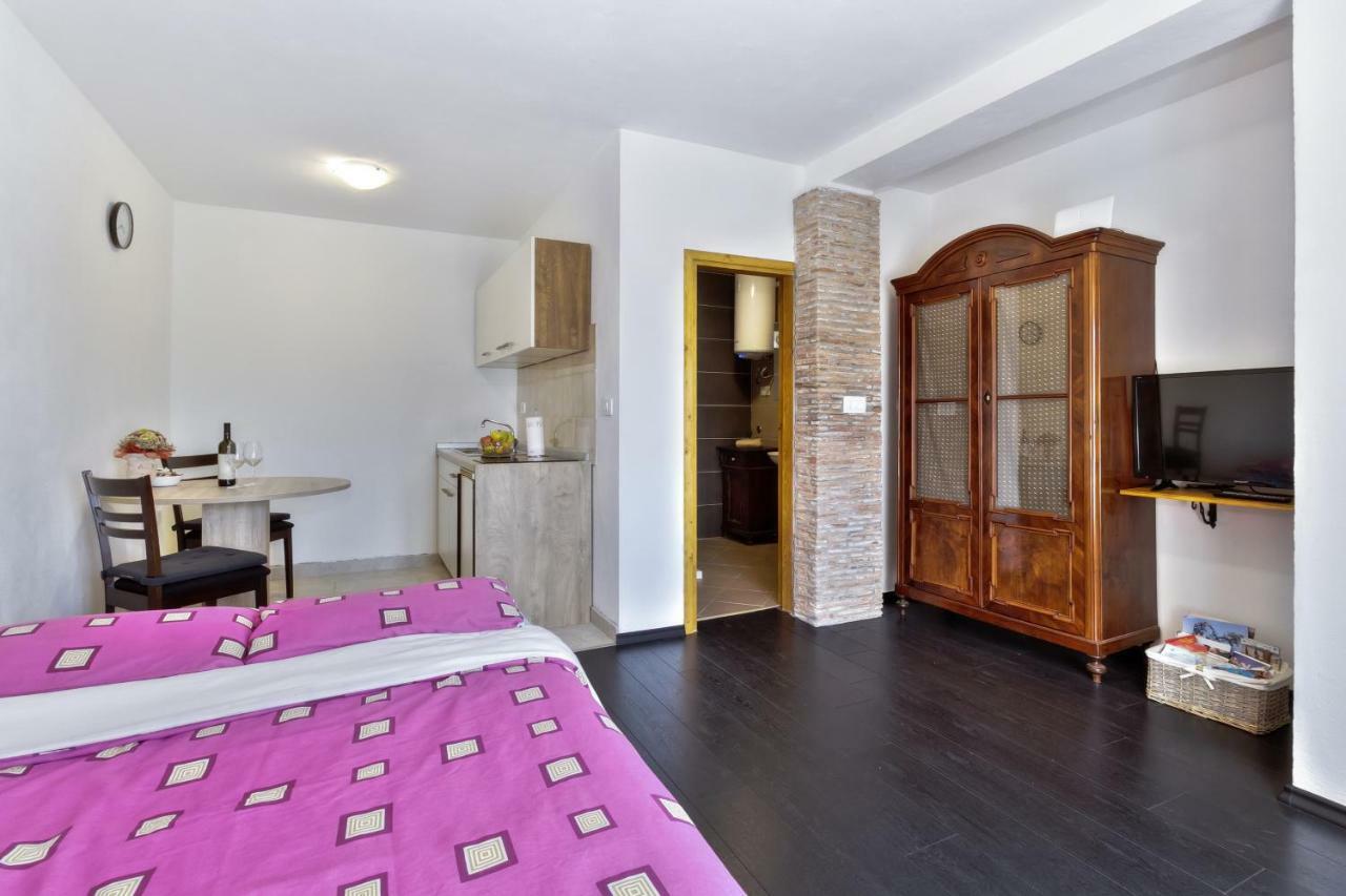 Apartmani Anna 우마그 외부 사진