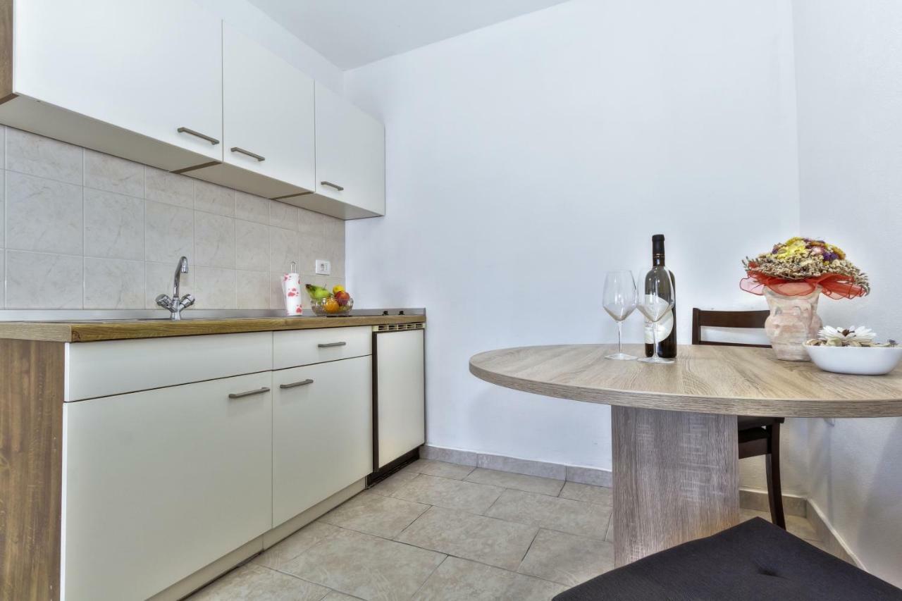 Apartmani Anna 우마그 외부 사진