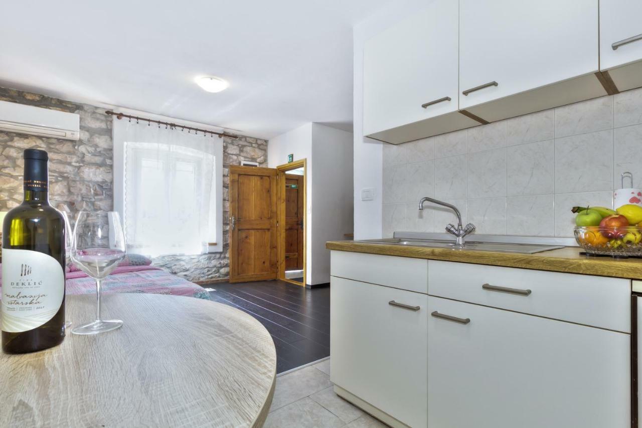 Apartmani Anna 우마그 외부 사진