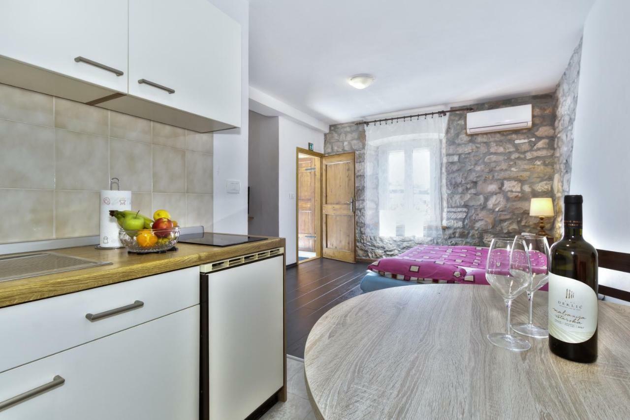 Apartmani Anna 우마그 외부 사진