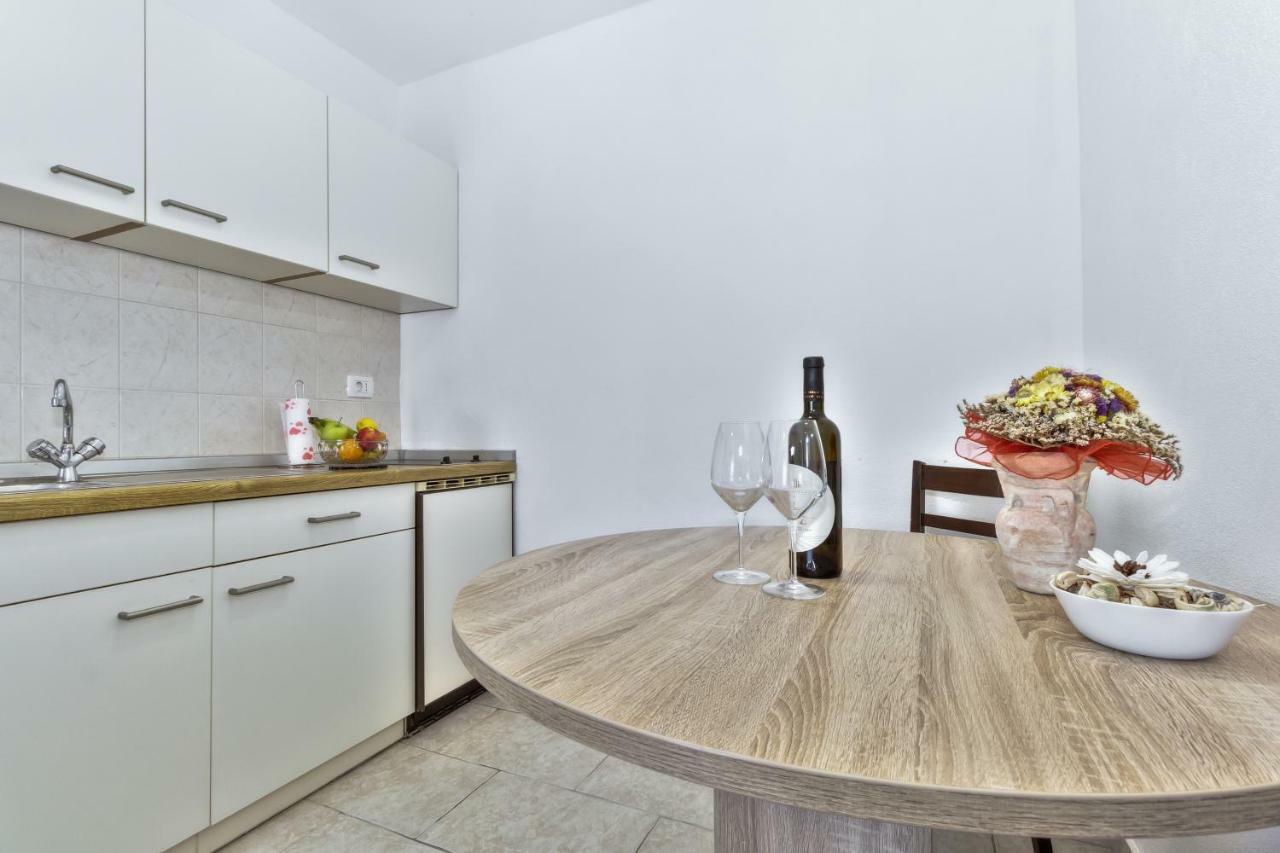 Apartmani Anna 우마그 외부 사진